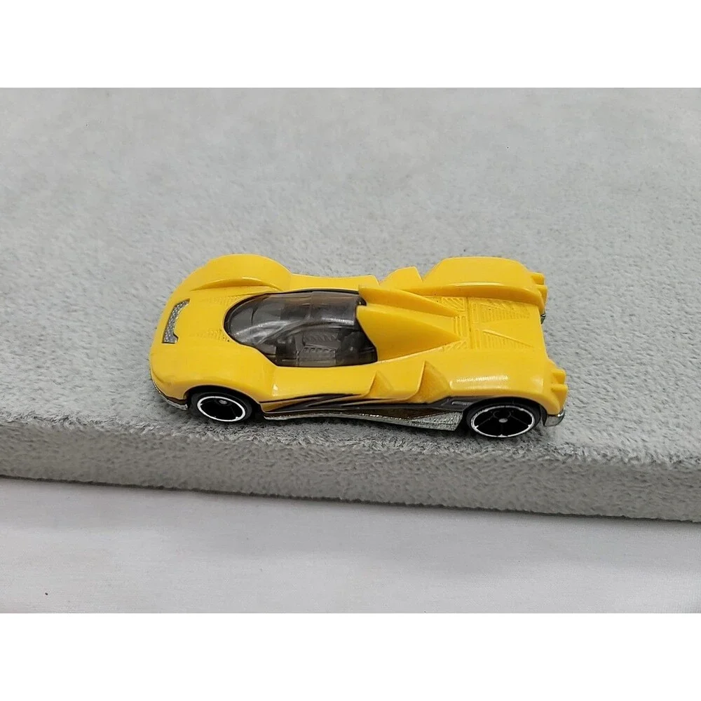 Hot Wheels Teegray Yellow Exotic Sports Car with Chrome Wheels 1:64